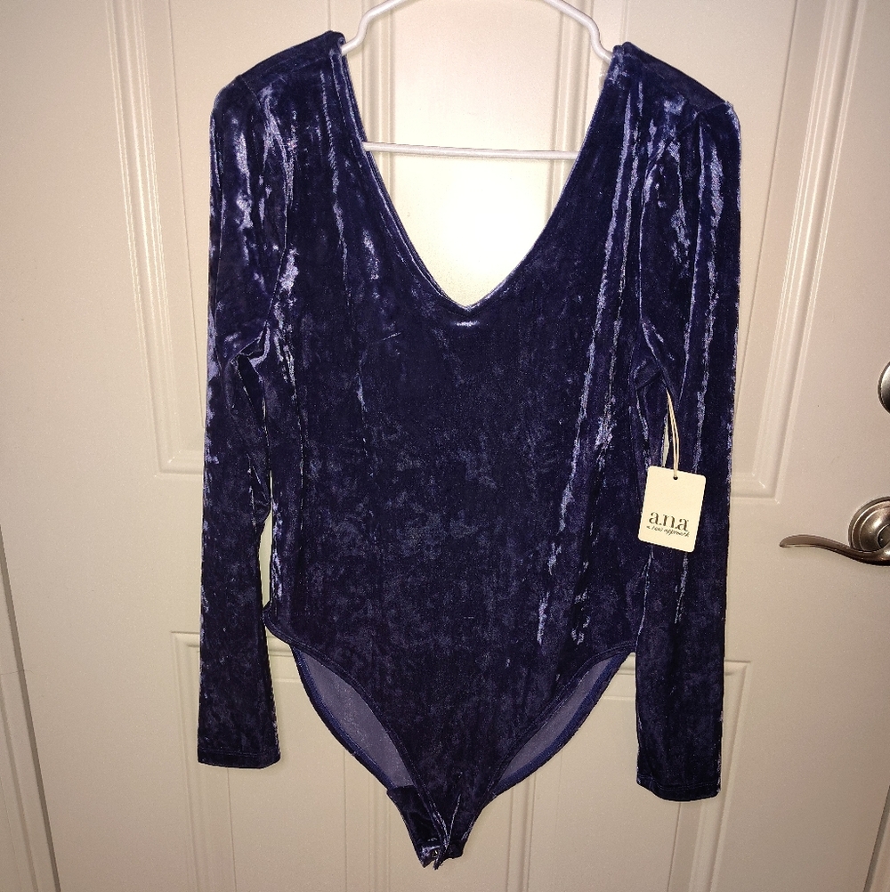 NWT a.n.a Sapphire Blue Velvet Bodysuit Size Large